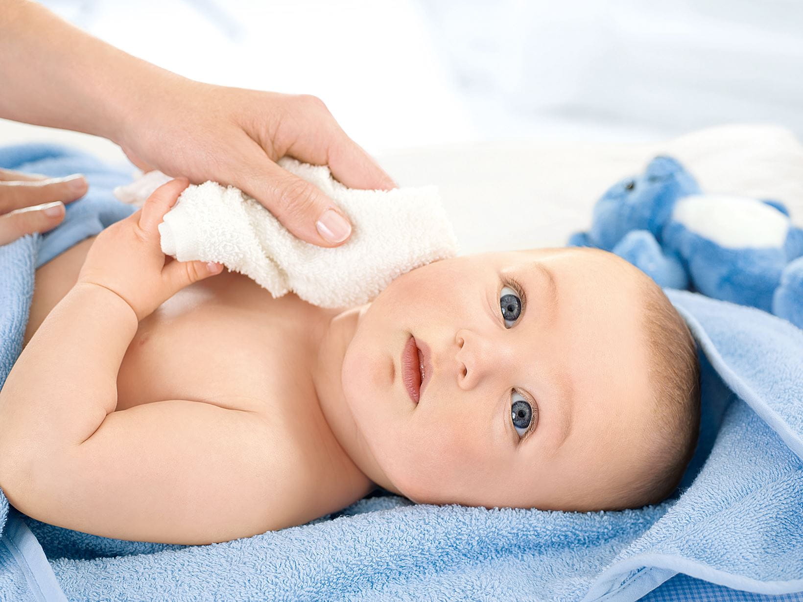 Nettoyer la peau de bébé